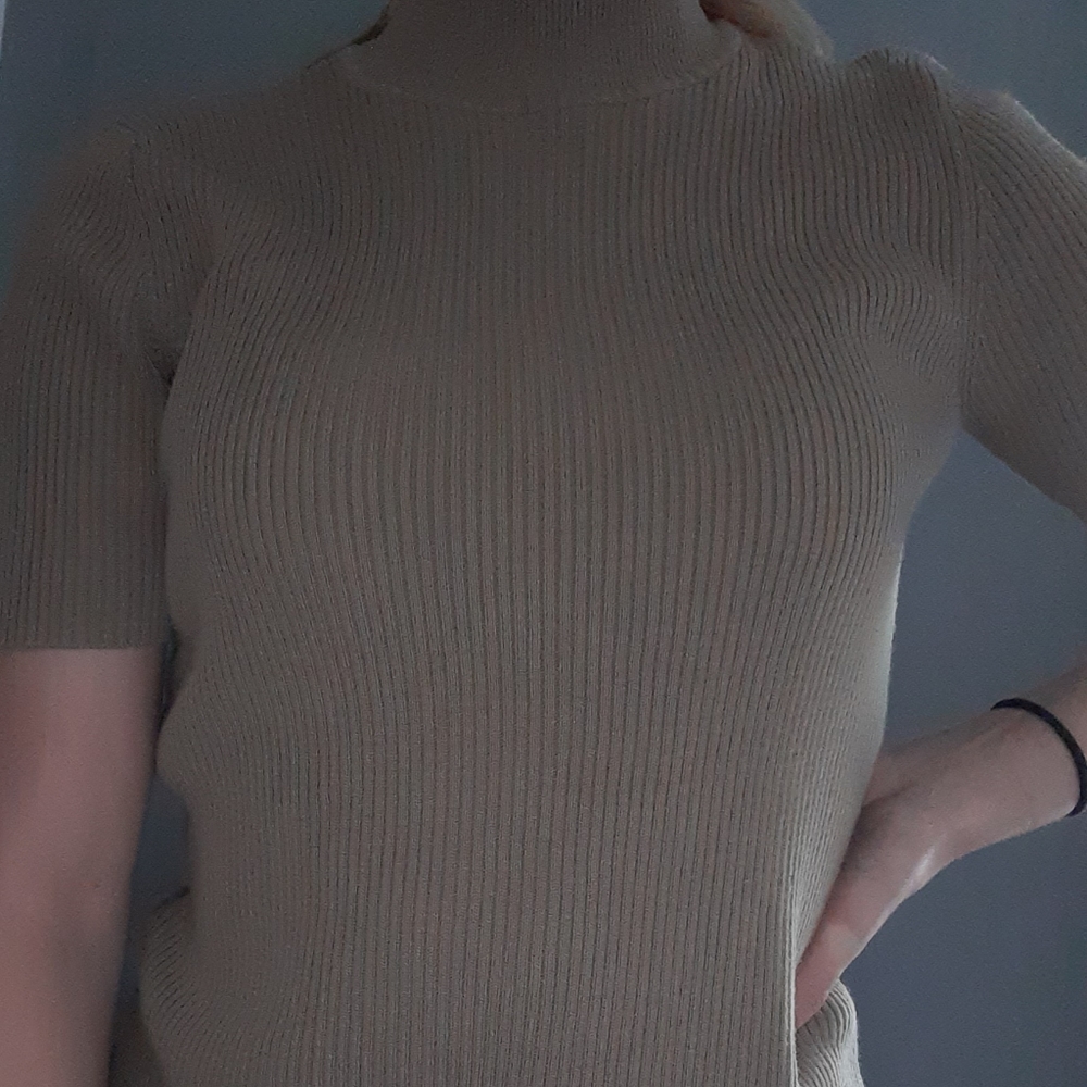 Nude short sleeve ribbed top